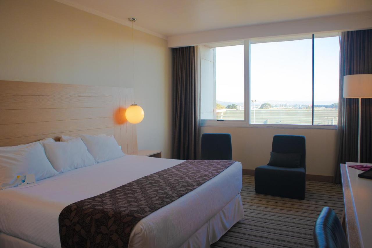 Wyndham Concepcion Pettra Hotel Ngoại thất bức ảnh A room at the hotel